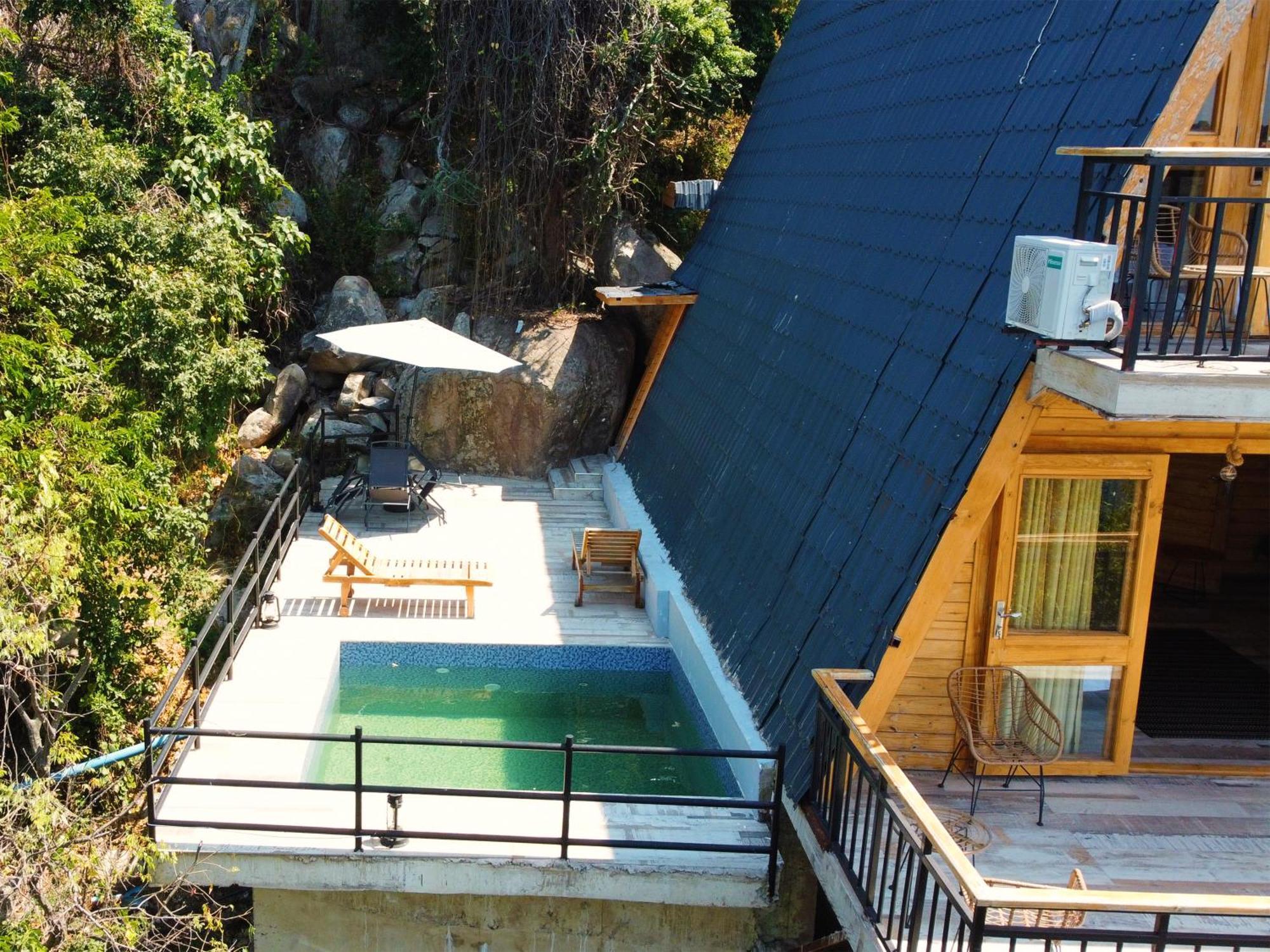 Wag Hill & Lodge *